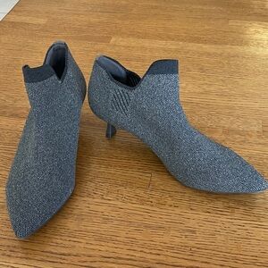 Vivaia Sz 7.5 (38 EU) Elegant Gray Knit Kitten Heeled Pointed Toe Boots